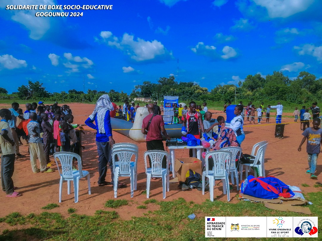 Activités interactives menées sur l'esplanade de la résidence des Maires à Nassabara